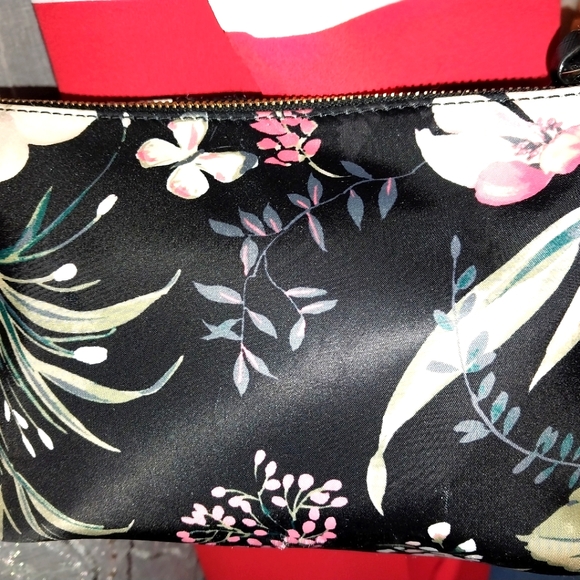 Kate Spade NWOT FLORAL Wilson Road Madelyne Floral Crossbody Botanical Bag Black - Picture 8 of 15